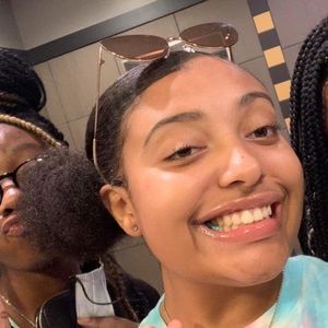 Meet your Posher, Selia